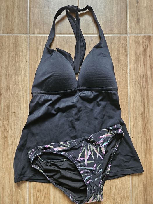 Świetny czarny strój kąpielowy z bluzeczką zabudowany stan bardzo dobr