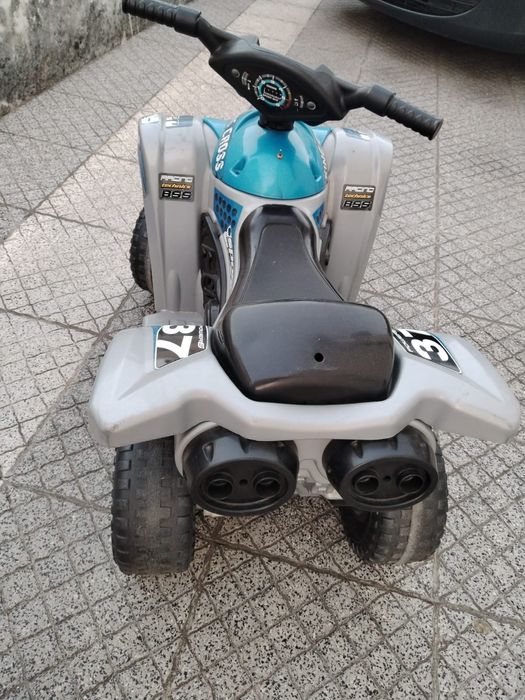 Moto 4 a bateria