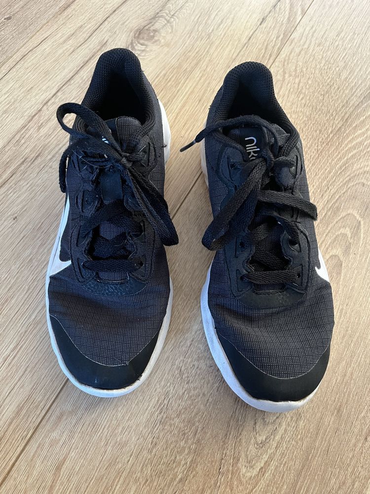 Buty Nike dziecięce lekkie r. 35.5