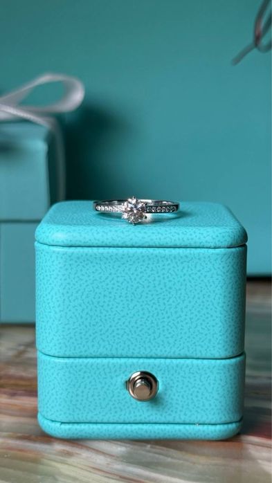 Каблучка  Біле золото  2.82 грамів ;  585 проба