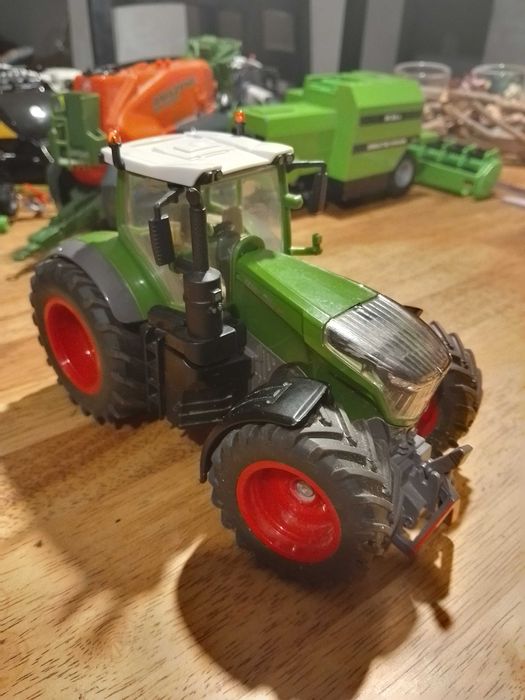 Traktor FENDT 1050 SIKU