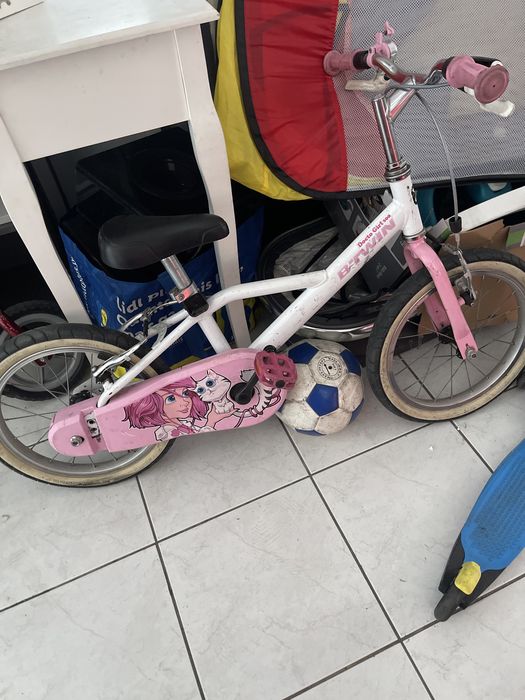 Vendo bicicleta de menina, bicicleta sem pedais e trotinete