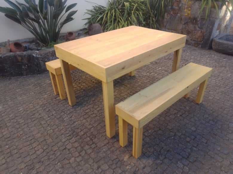 Conjunto de Mesa e bancos rústicos (novos)