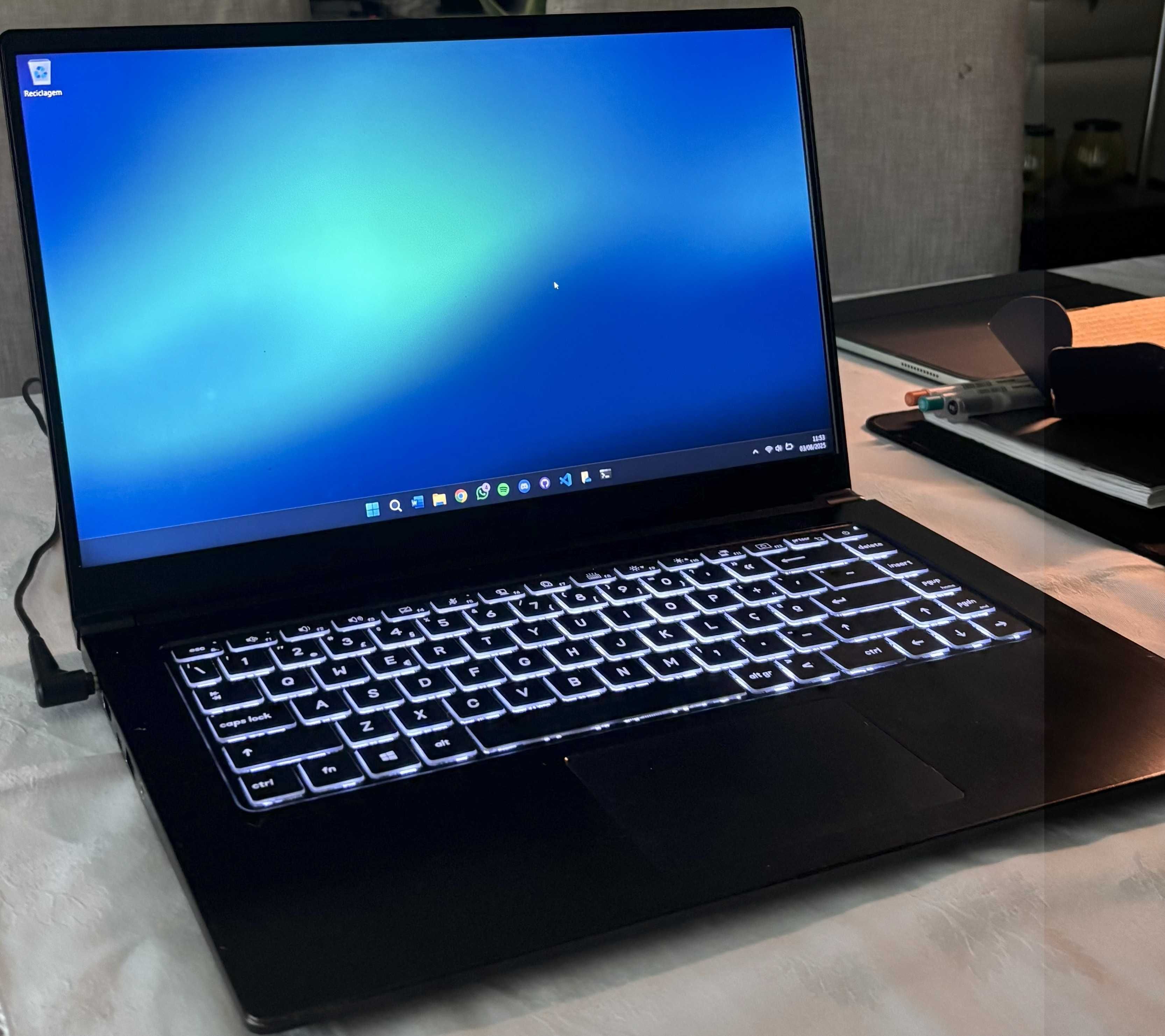 MSI Modern 15 A10M | i7|32 GB RAM|SSD 512 GB | Teclado intermitente