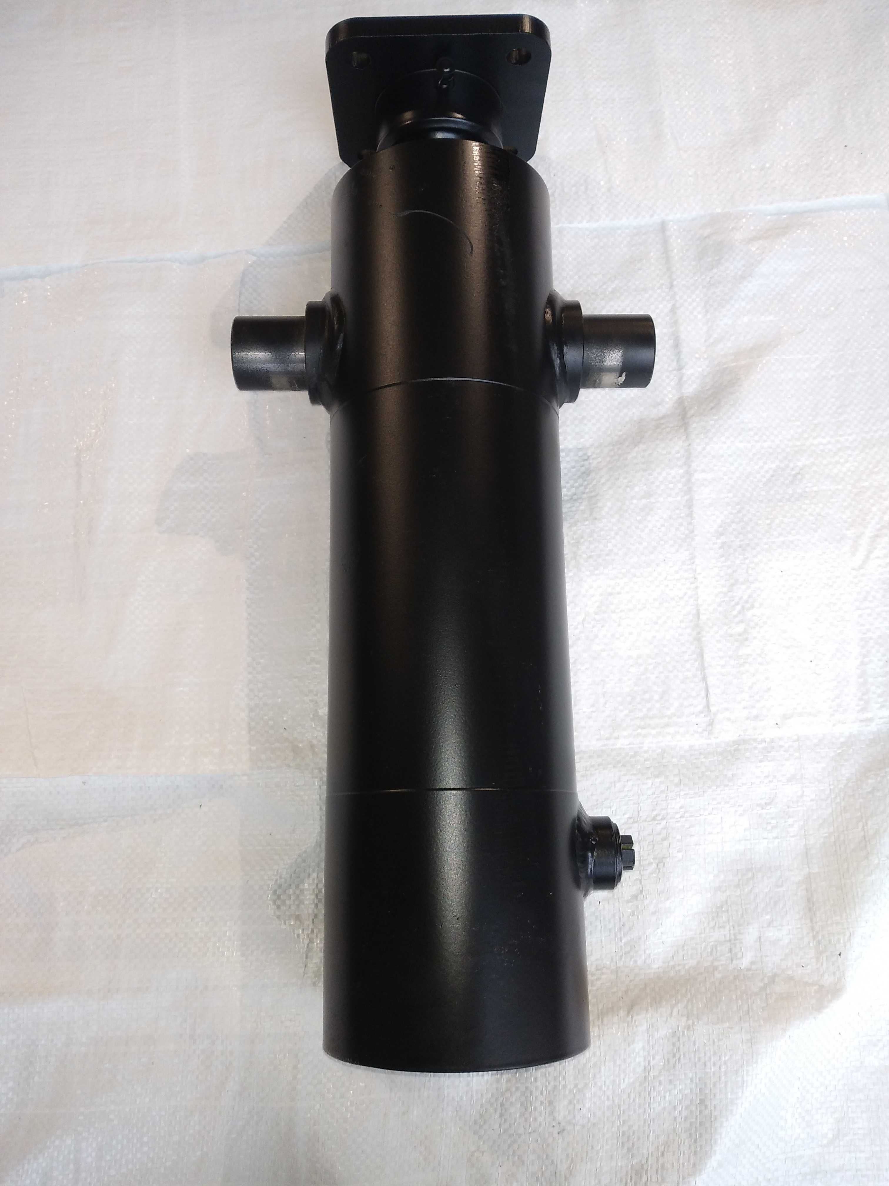 Siłownik wywrotu 4sek. 11 ton skok 1500 z kołyską pasuje do D55 HW6011