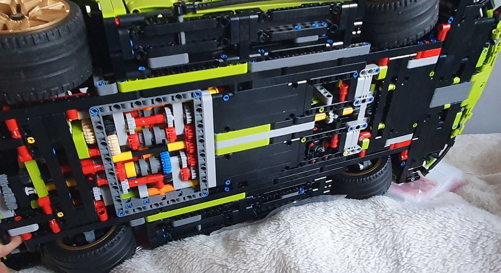 Lego technic 42115 - Lamborghini Sian - olbrzymi model