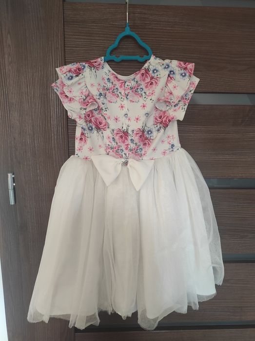 Sukienka roz. 116 elegancka