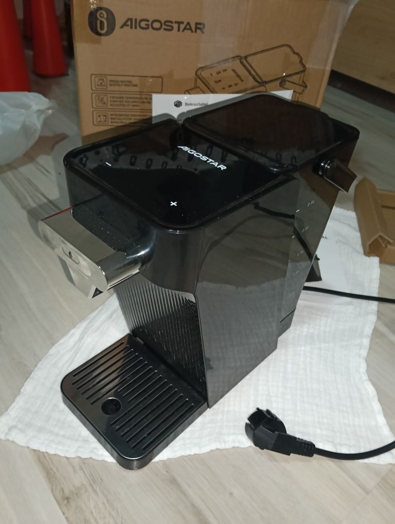 Podgrzewacz dystrybutor elektryczny Aigostar 2400w