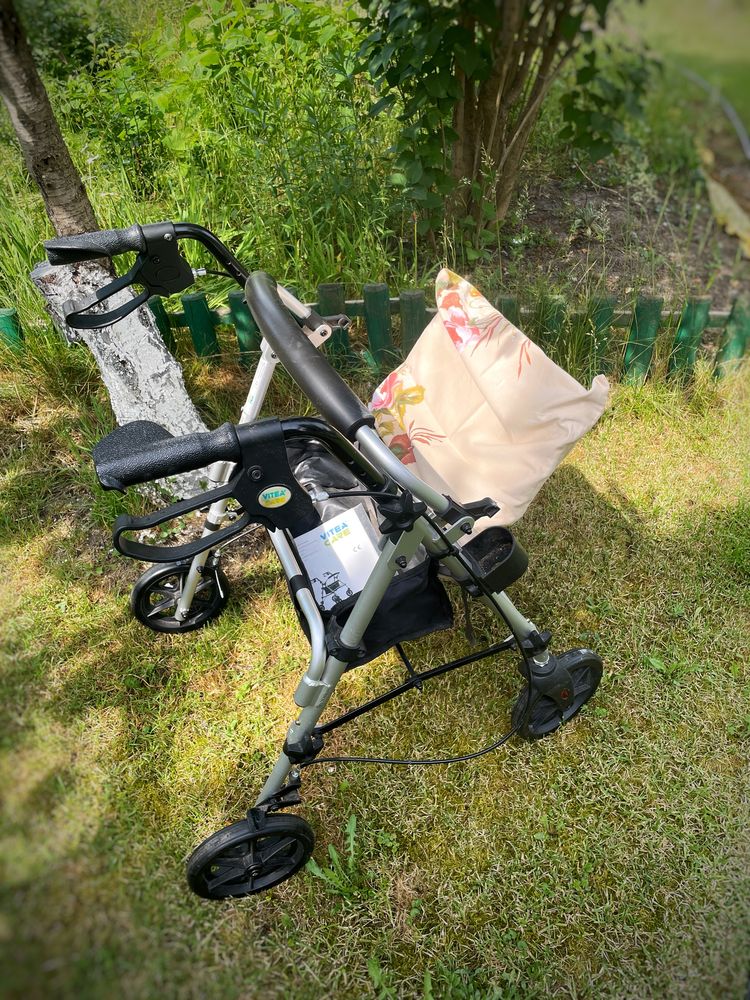 Podpórka czterokołowa aluminiowa chodzik ROCKY Vitea care z uchwytem