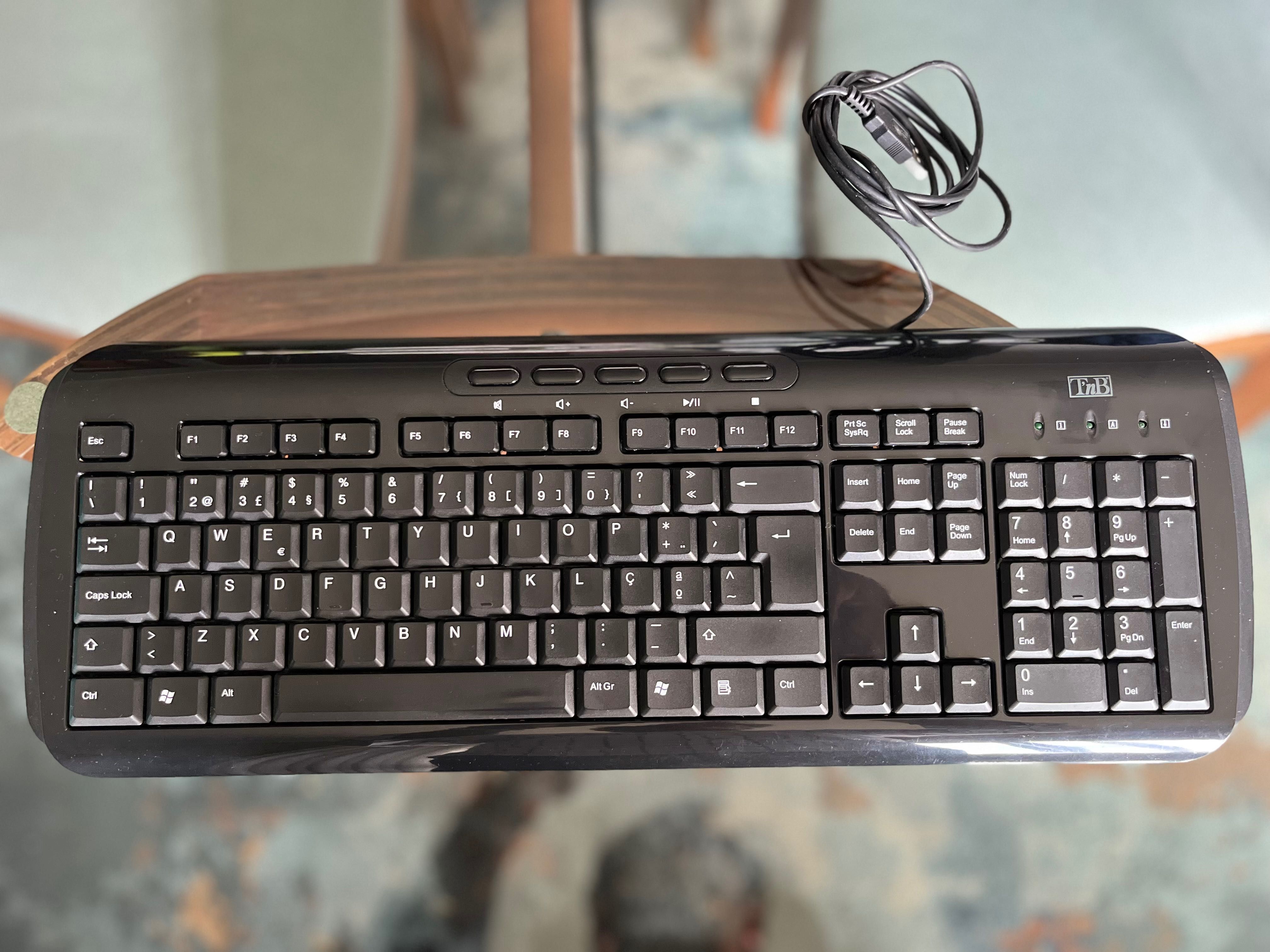 Teclado Microsoft + teclado TNB