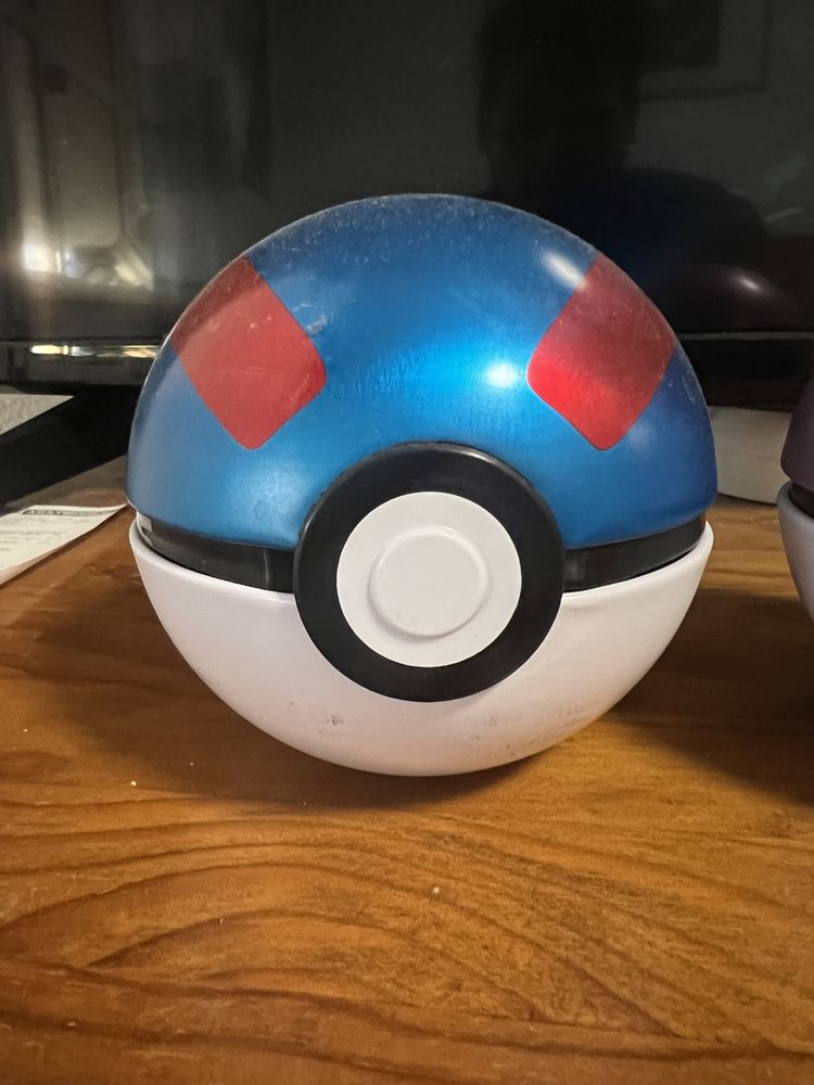 Poké Balls Tins