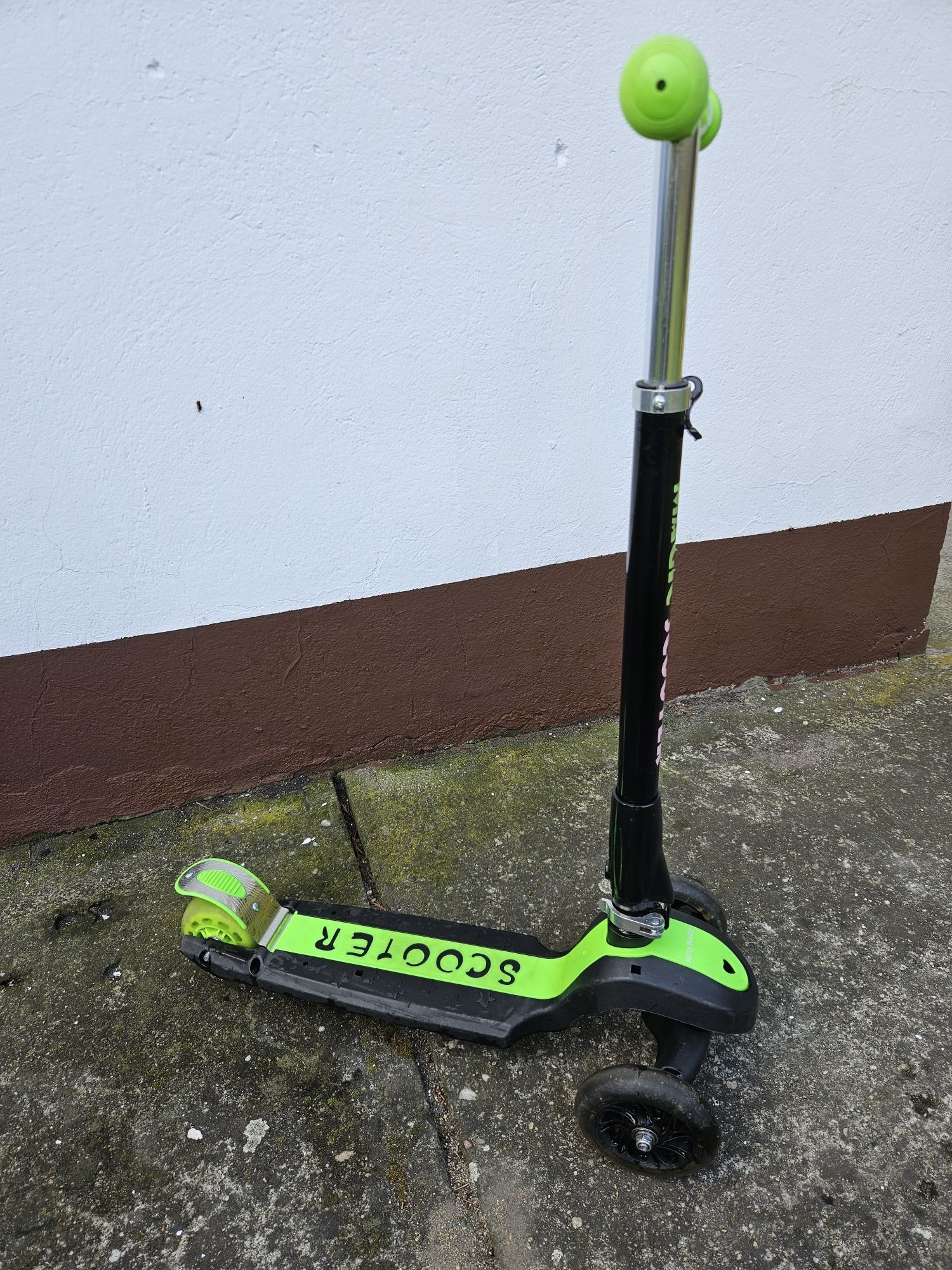 Hulajnoga trójkołowa Milly Mally Magic Scooter 1591 Czarno zielona