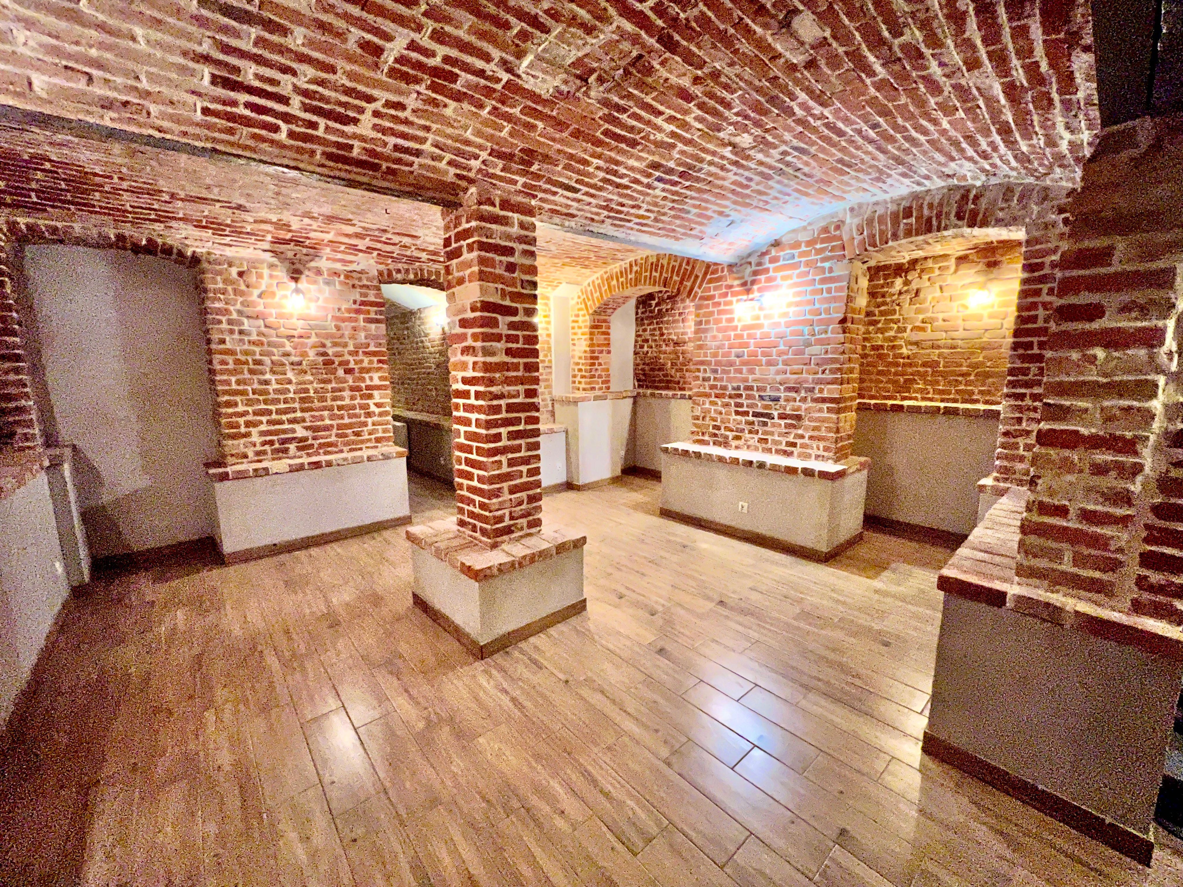 Dwupoziomowy lokal 240m2 w centrum Olsztyna do wynajęcia