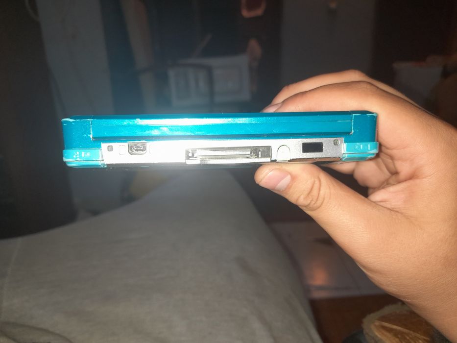 Nintendo 3Ds azul Ela tá com um dos ecrãs partidos