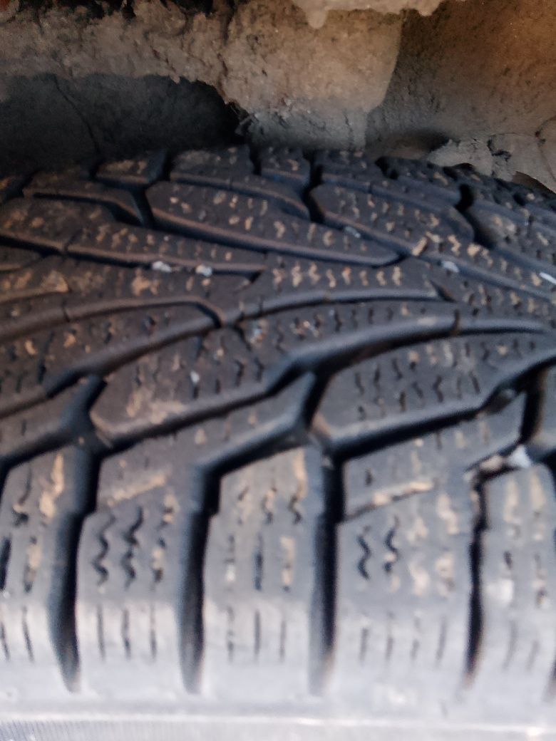 Продам резину175/65r14 зима