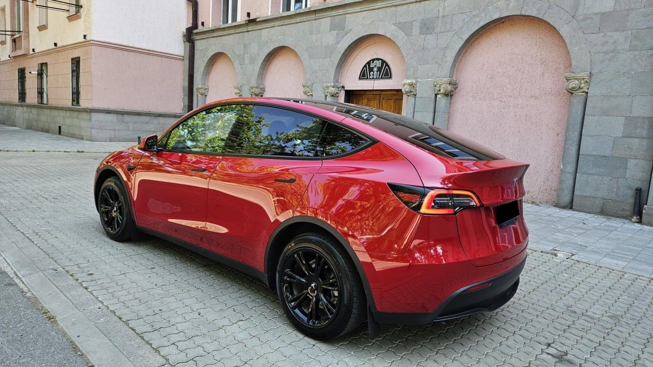 Tesla Model Y Long Range Dual Motor 2022 року