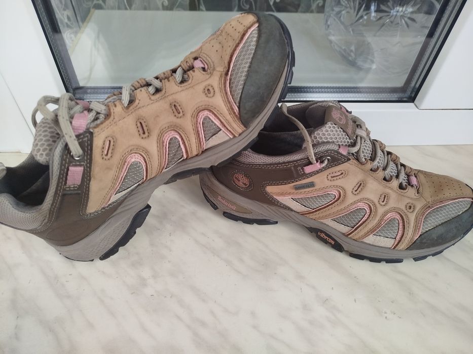 Продам женские  треккинговые кроссовки на gore tex Timberland 41 р