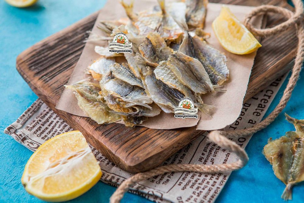 Тунец Анчоус Стружка Кальмар Кільця Треска Ставридка Павутинка Янтарна