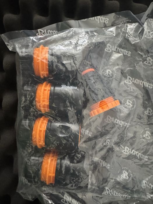 Fiskars - Wąż ogrodowy 30 m na wózku ze zwijakiem plus zestaw końcówek