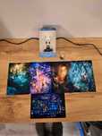 Hollow knight figurka + 5 pocztówek i przypinka