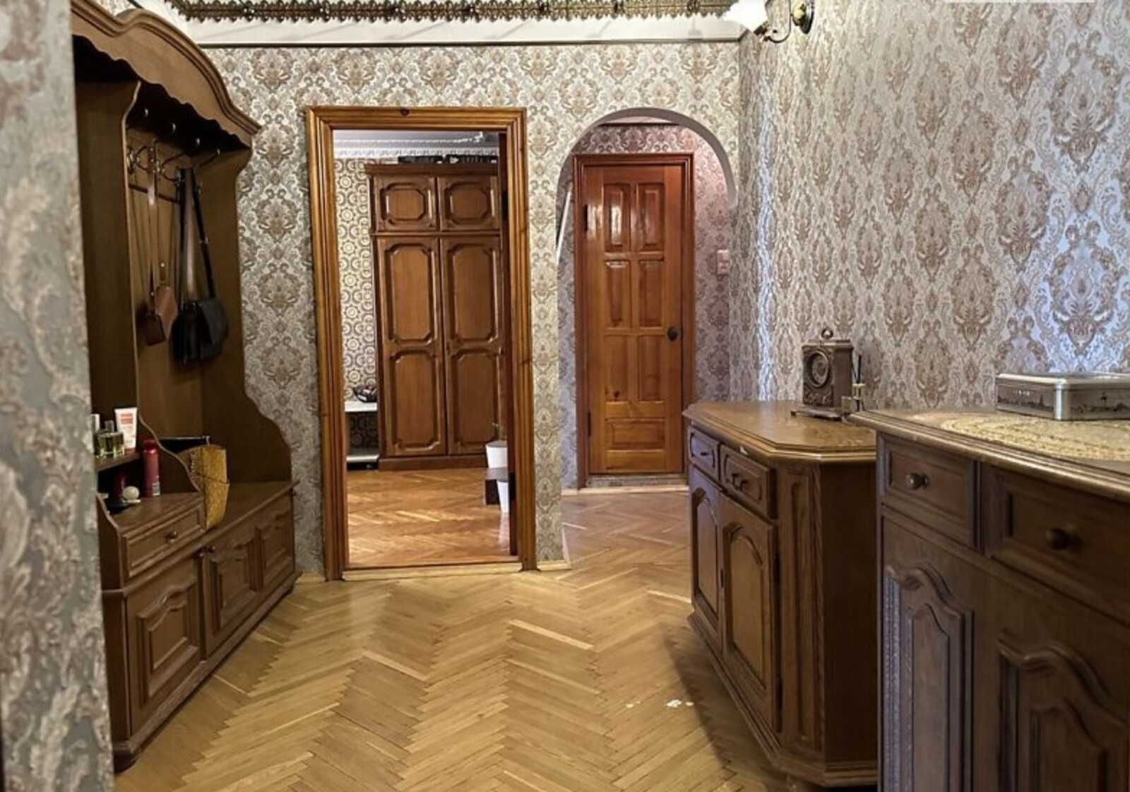 Продається добра 3-х кімнатна квартира зі всім. Р-н мед. університету