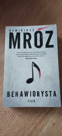 Behawiorysta, Remigiusz Mróz