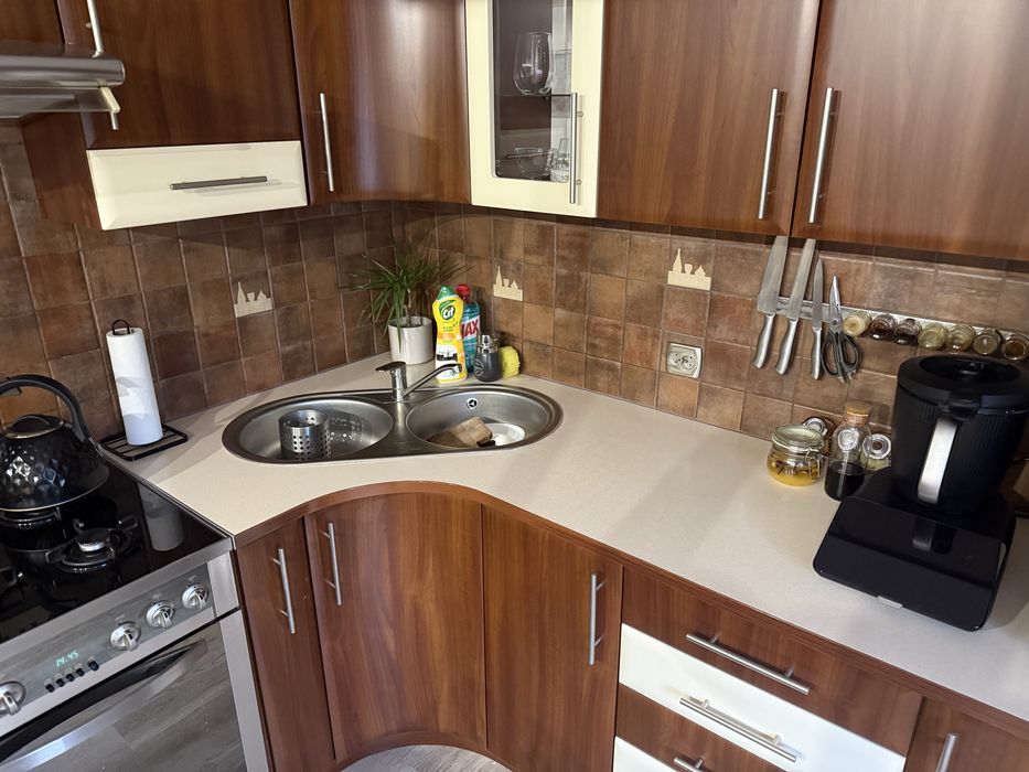 Sprzedam meble kuchenne z zabudowaną lodówką