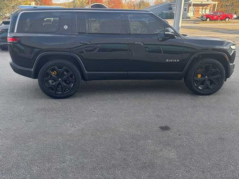 Rivian R1S Adventure Quad Motor      2023