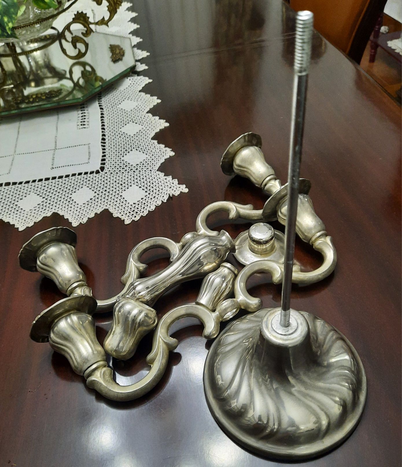 Castiçal em casquinha com suporte para 5 velas