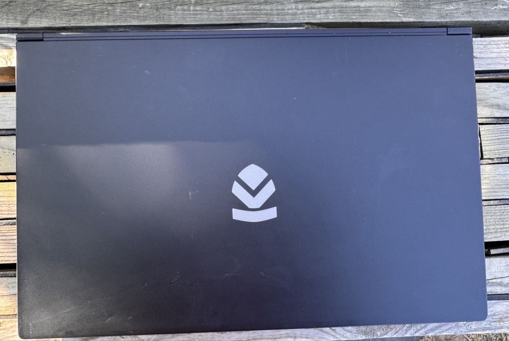 Eluktronics MAG-15/I7-9750H/RTX 2070 Max-Q 8gb/16gb/500gb ssd