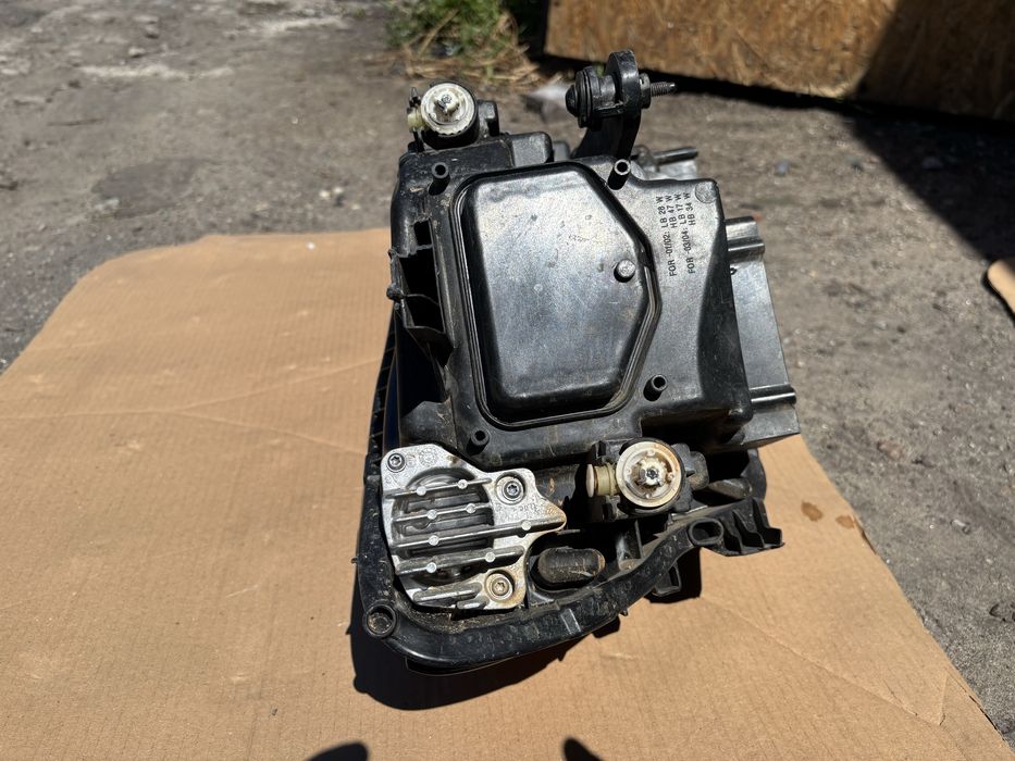 Фара ліва (водійська) Passat B9 2020 — тріснута, але робоча