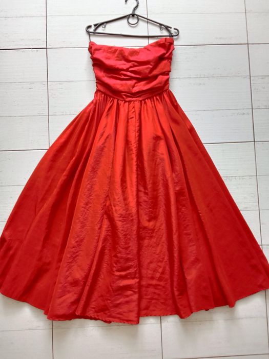 Сукня червона нарядна святкова пишна міді in mind оригінал корсетом