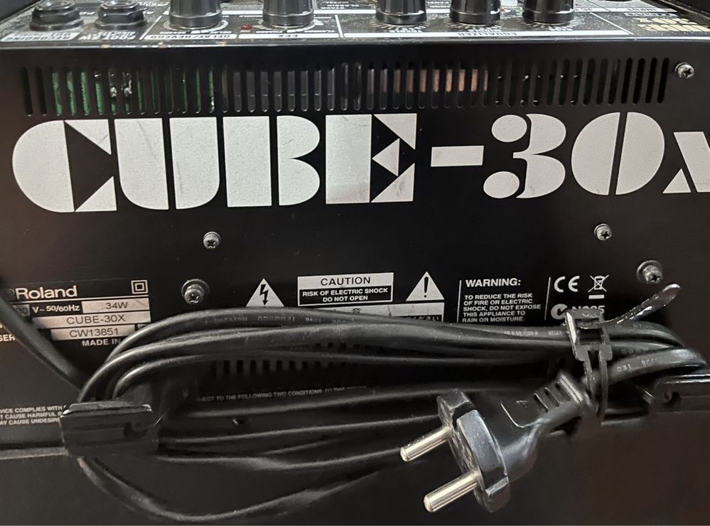 Amplificador Roland Cube 30X