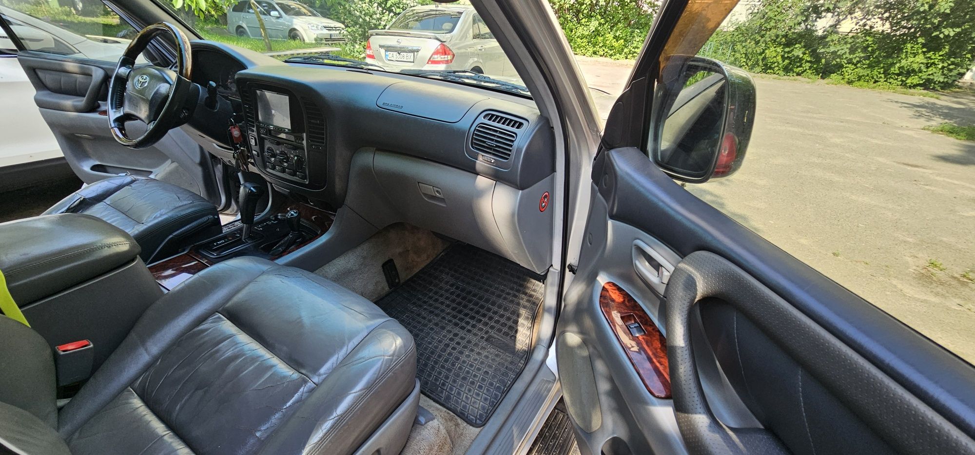 Toyota Land Cruiser 100