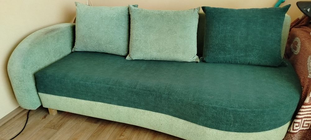 Продам диван розкладний з подушками