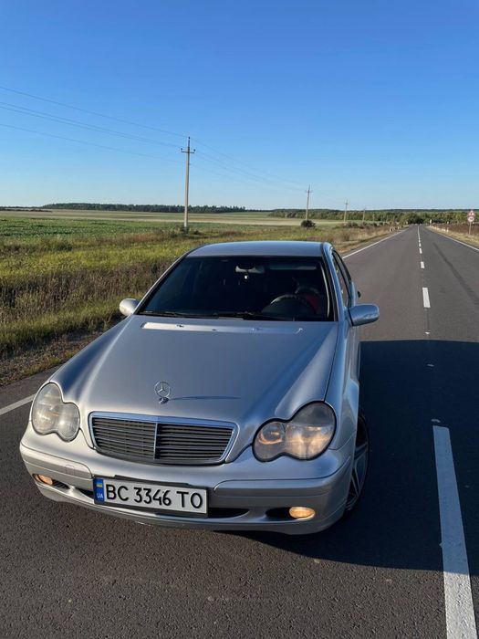 Mercedes c 180.