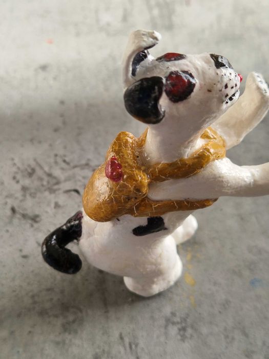 Figura de cão apaixonado