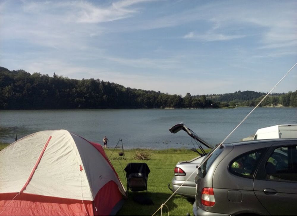 Pole namiotowe Camping Bieszczady nad jeziorem Solina Zawóz