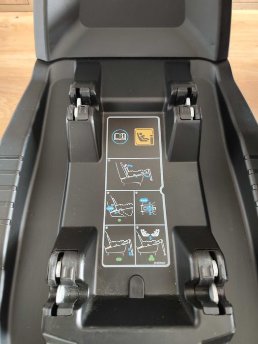 Fotelik samochodowy Maxi-Cosi Coral 360 + baza Familyfix 3