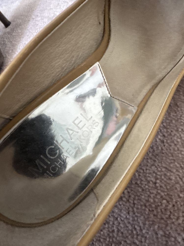 Sapato michael kors dourado
