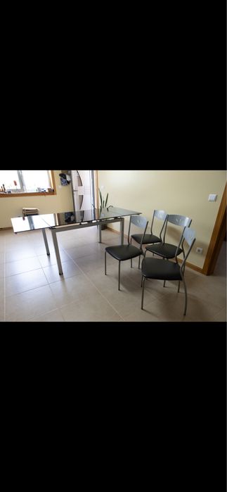 Mesa de cozinha com 4 cadeiras