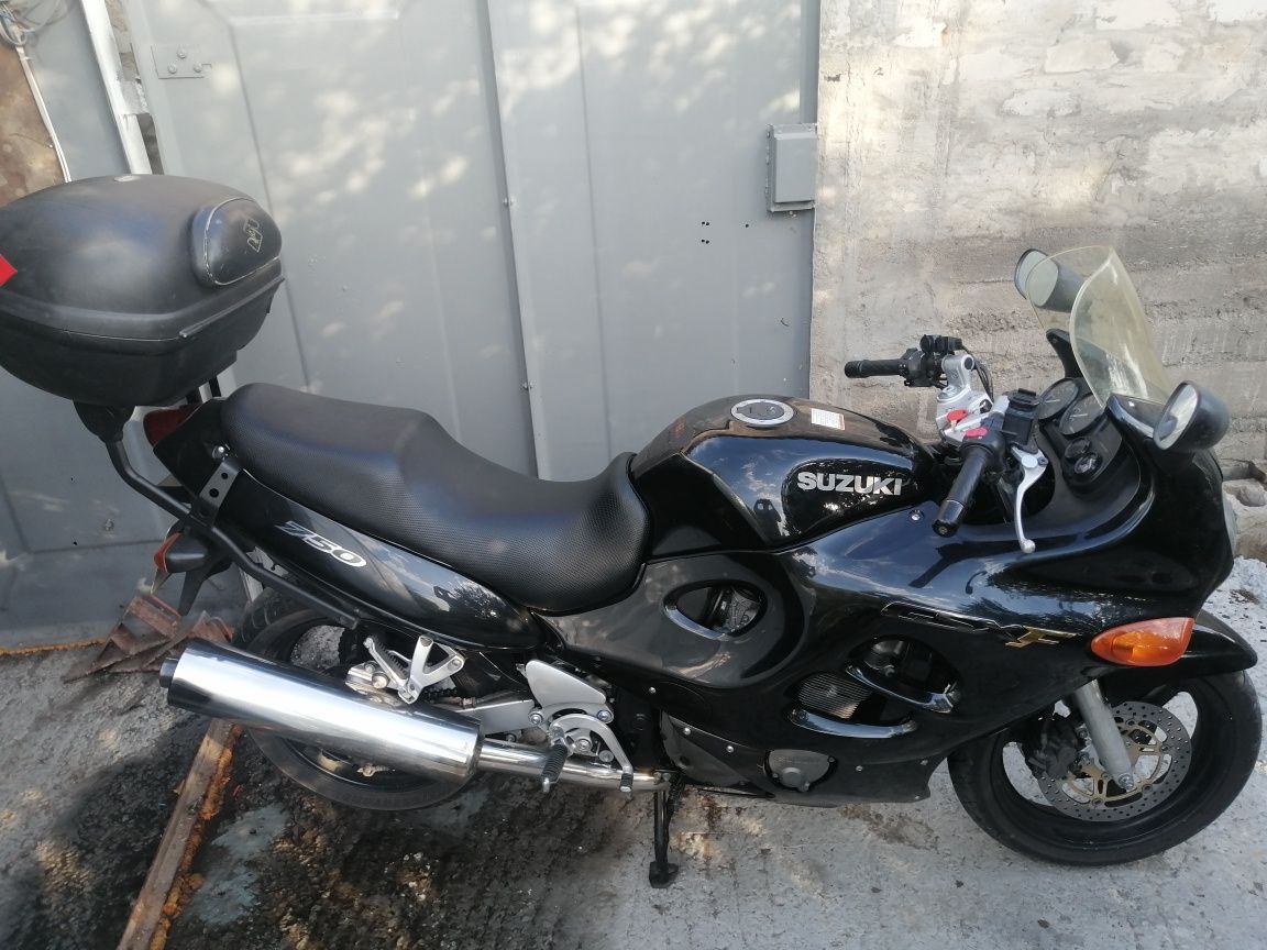 Suzuki Katana GSX 750 F