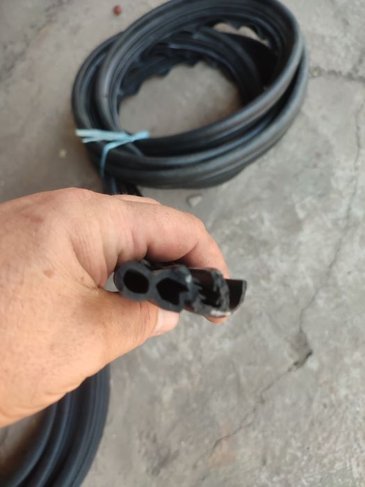 Продам уплотнитель дверей  логан, пластиковую накладку