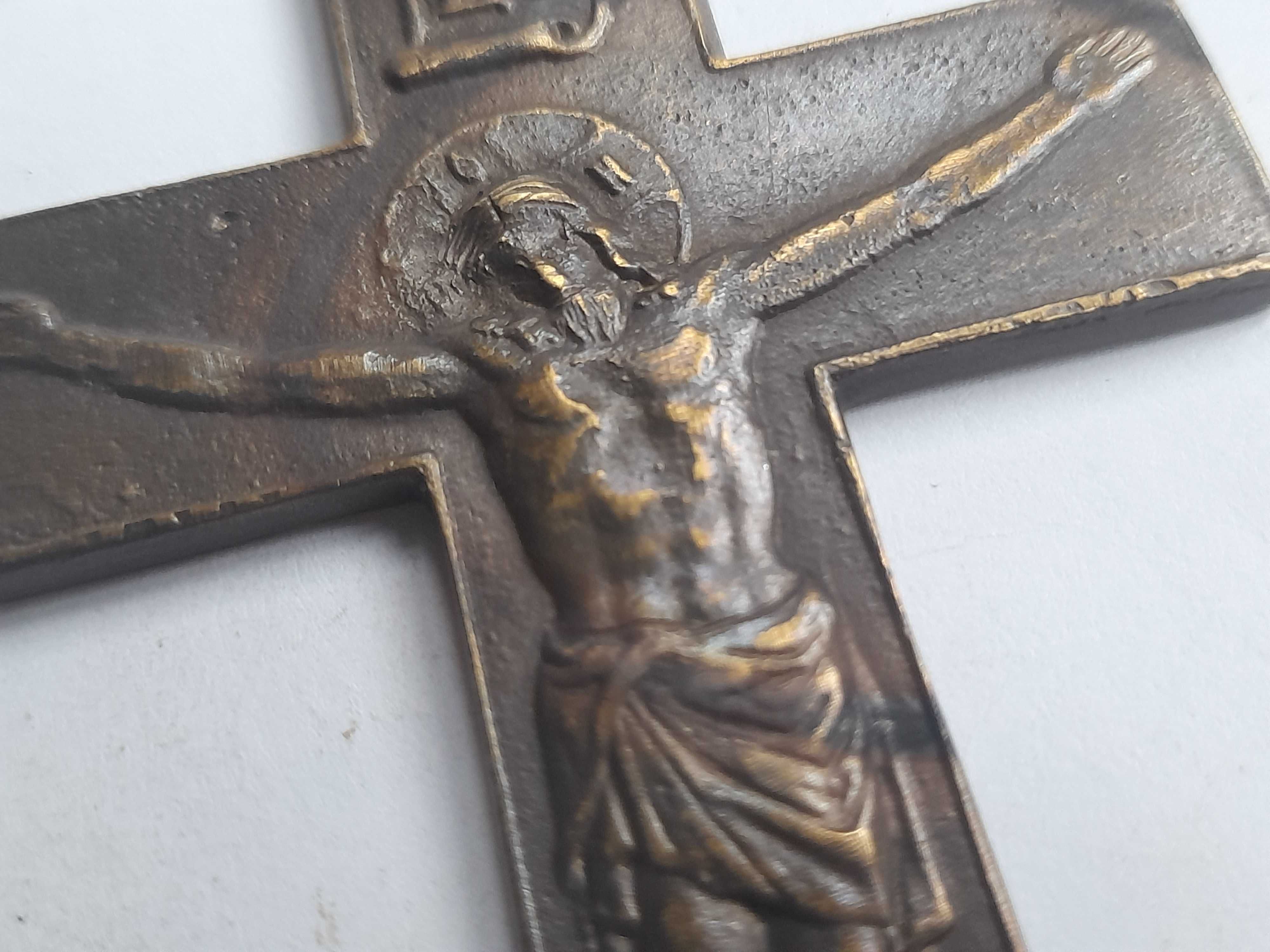 Mały krzyż z Chrystusem, greckokatolicki (mosiężny)