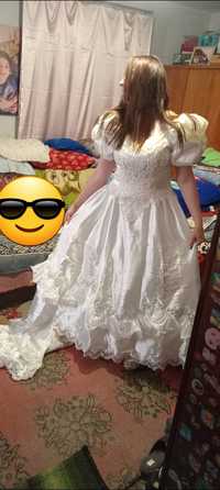 Продам свадебное платье шикарное подол на липучках отстегиваеться 48 р