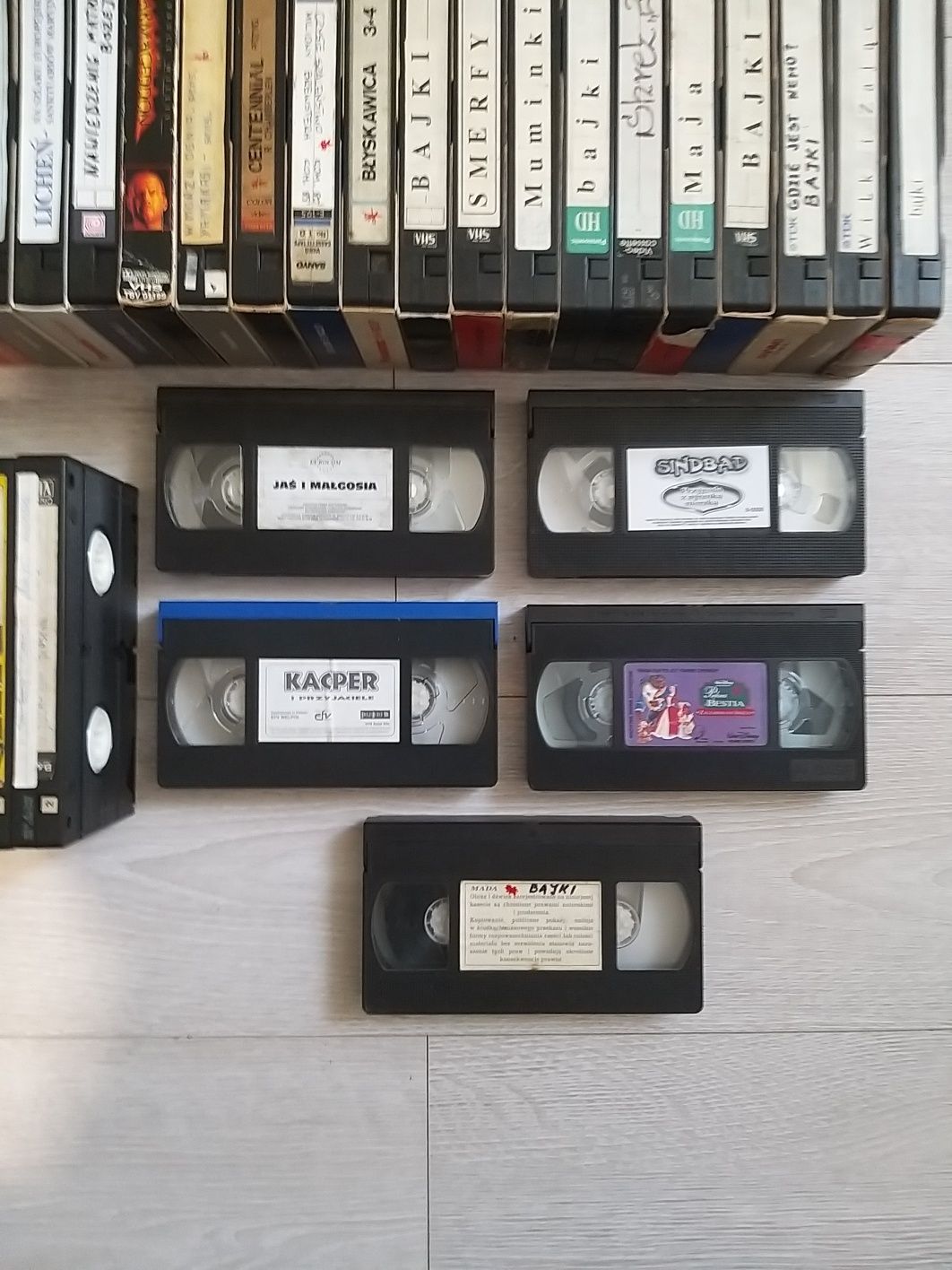 Filmy na kasetach VHS wideo - 49 sztuk.