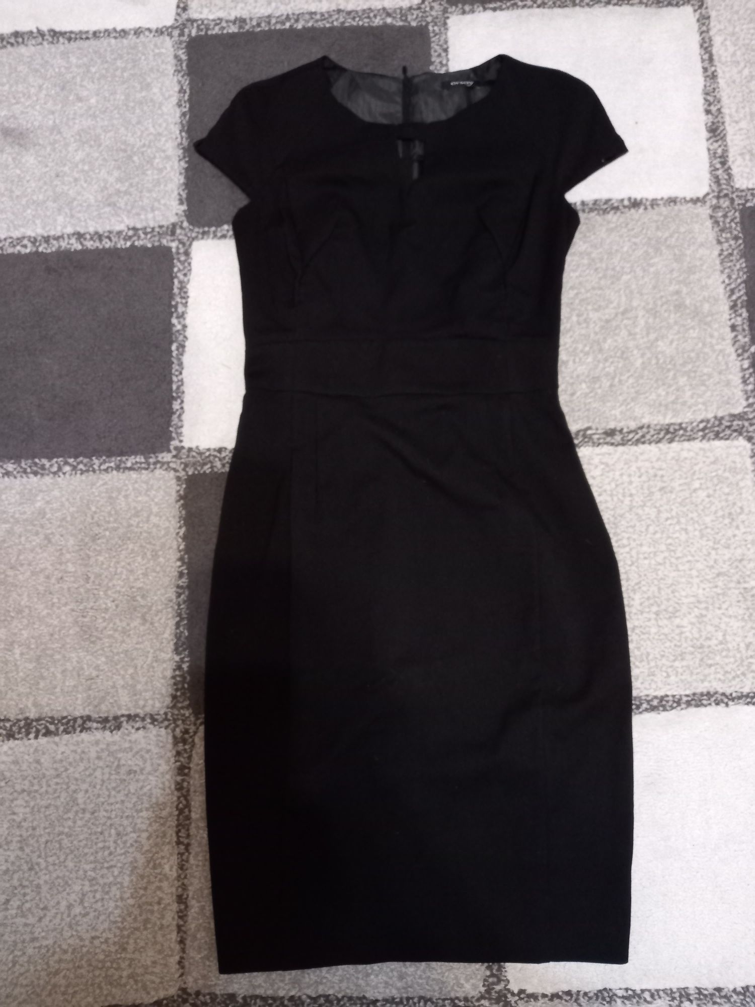 czarna ołówkowa sukienka r. 36