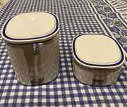 Caixas Tupperware para despensa.