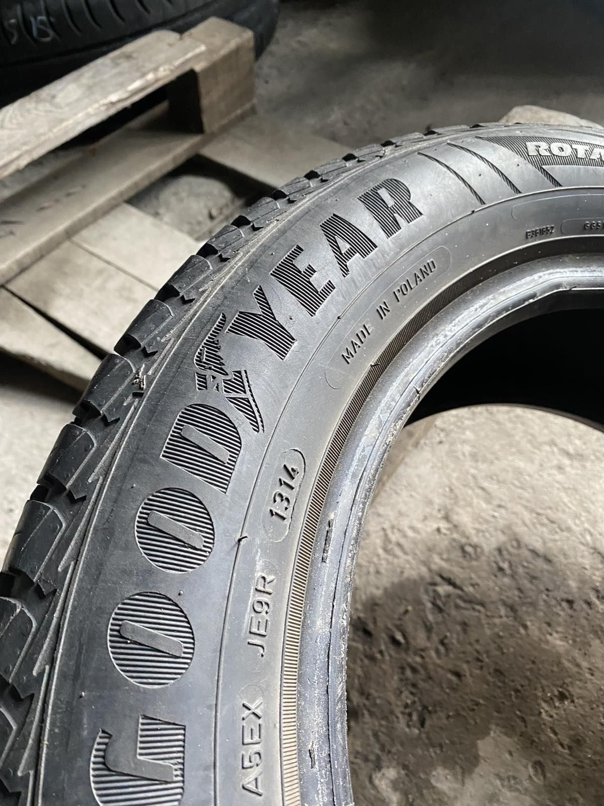 175.65.14 GoodYear 2шт БУ склад шины резина из Европы всесезон 65 R14