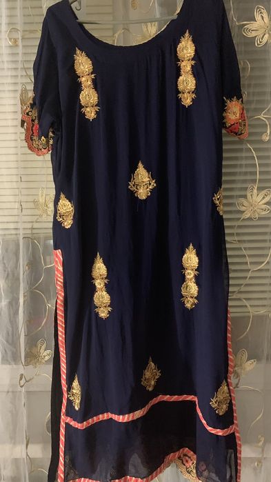 Сукня шовкова з вишивкою і камінчиками